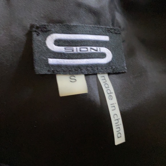 SOLD. SOLD. Sioni faux fur vest jacket - Picture 4 of 5